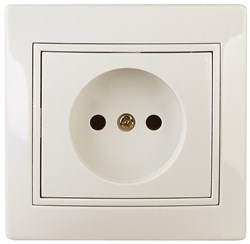 1-201-02 Intro Розетка 2P, 16А-250В, IP20, СУ, Plano, сл.кость (10/200/2400)